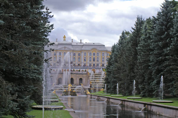 Petershof_Bolshoy Palace_Fontaenenallee_Grosse Kaskade_2005_c